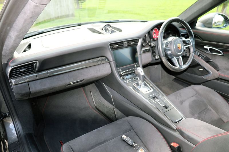 Porsche 911 Carrera GTS