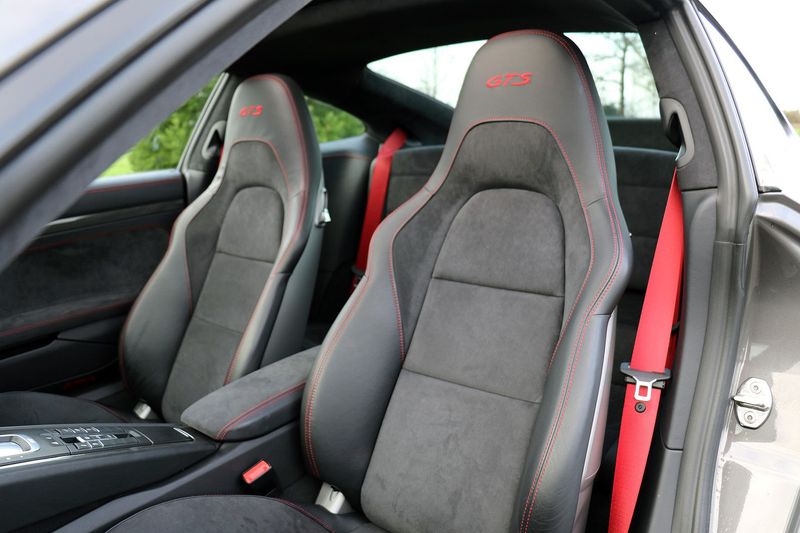 Porsche 911 Carrera GTS