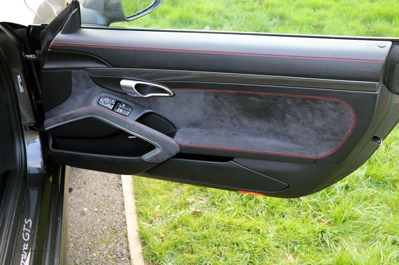 Porsche 911 Carrera GTS