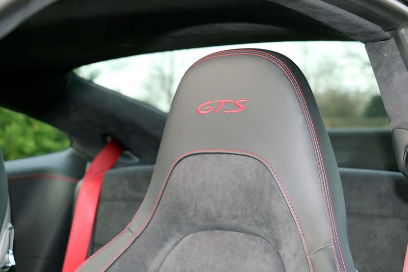 Porsche 911 Carrera GTS