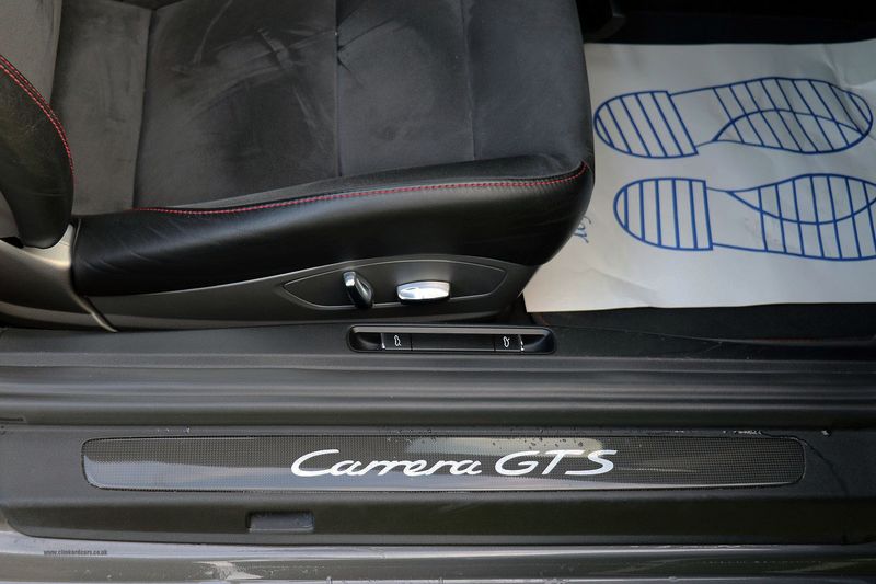 Porsche 911 Carrera GTS