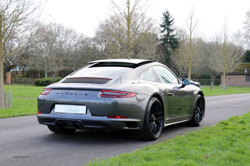 Porsche 911 Carrera GTS