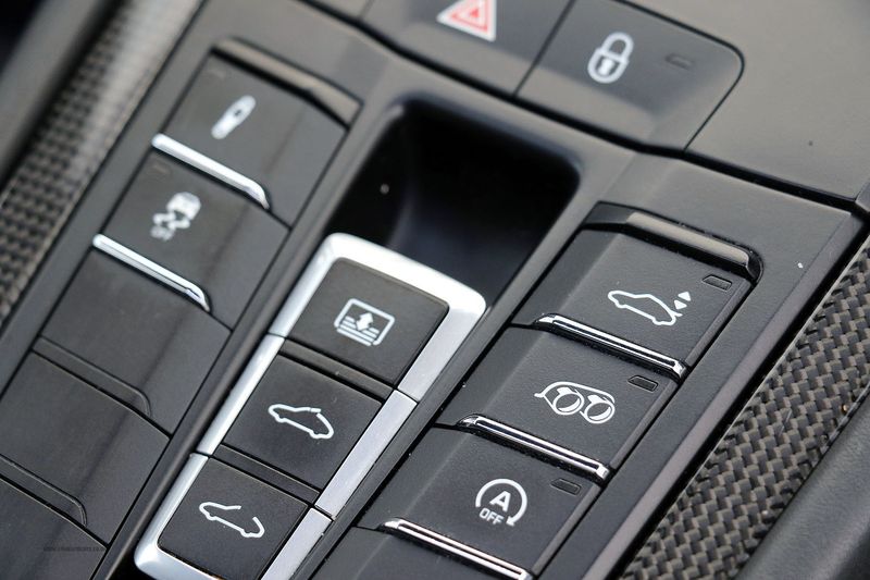 Porsche 911 Carrera GTS