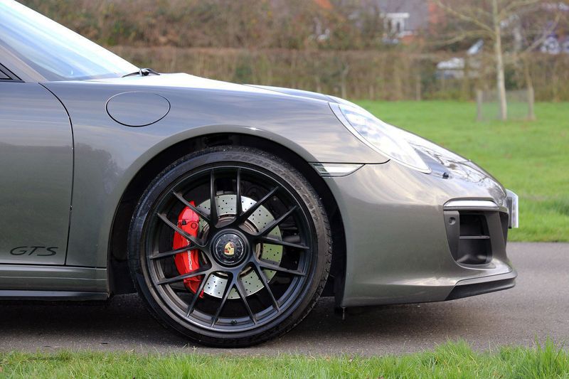 Porsche 911 Carrera GTS