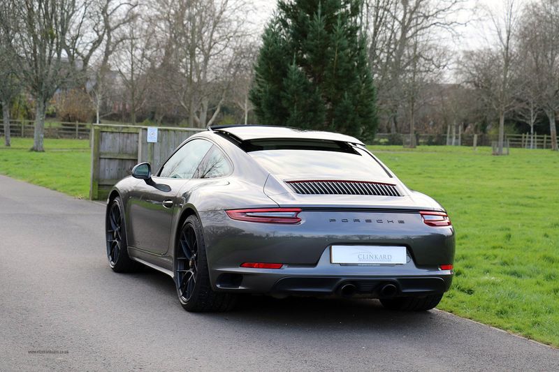 Porsche 911 Carrera GTS