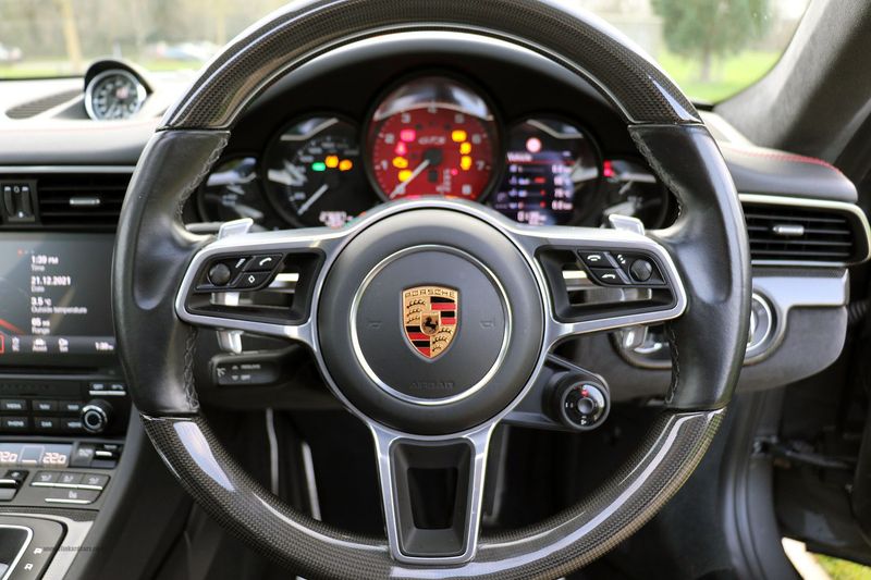 Porsche 911 Carrera GTS