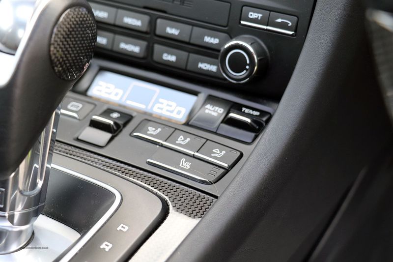 Porsche 911 Carrera GTS