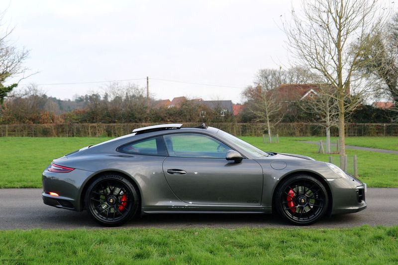 Porsche 911 Carrera GTS