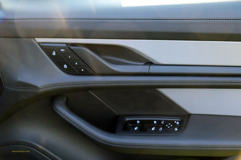 Porsche Taycan 4S Cross Turismo - VAT Qualifying