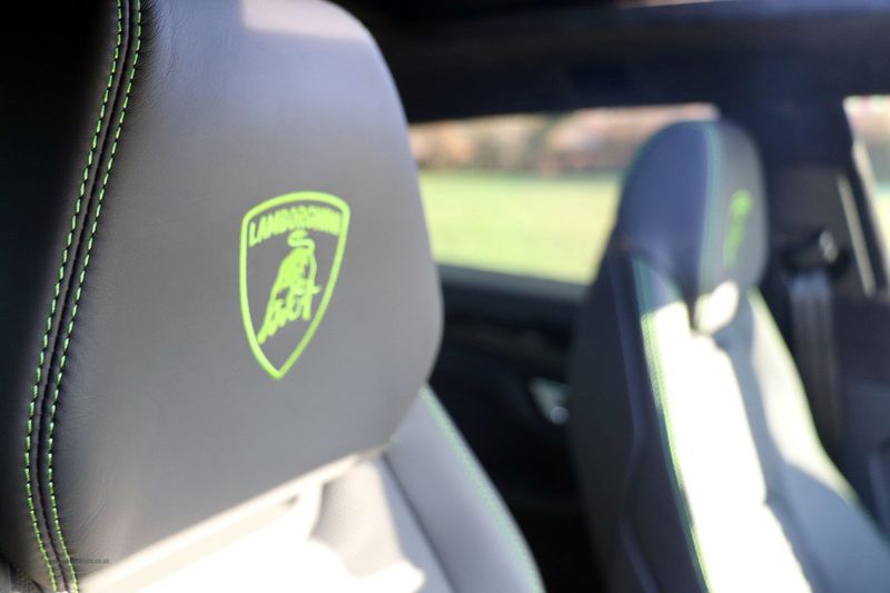 Lamboghini Urus V8 Auto