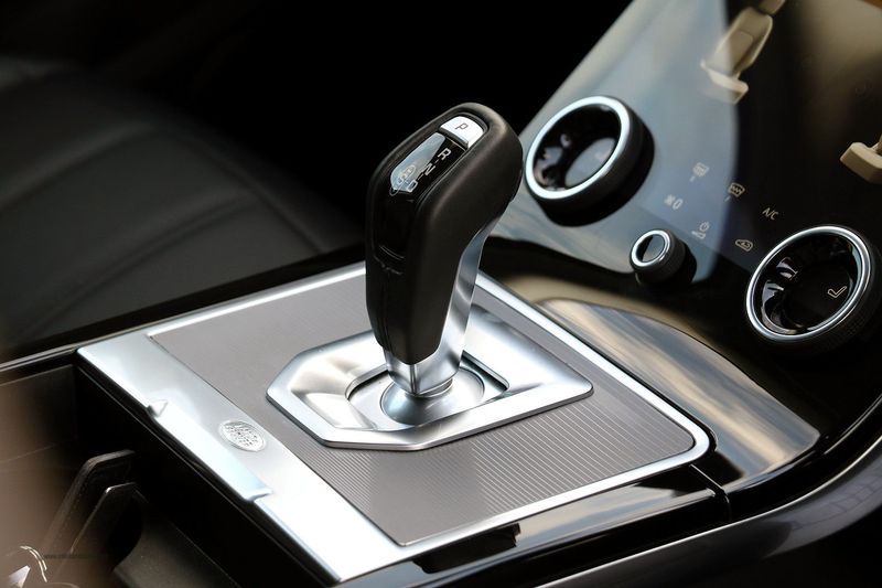 Range Rover Evoque 2.0 P200 MHEV SE Auto
