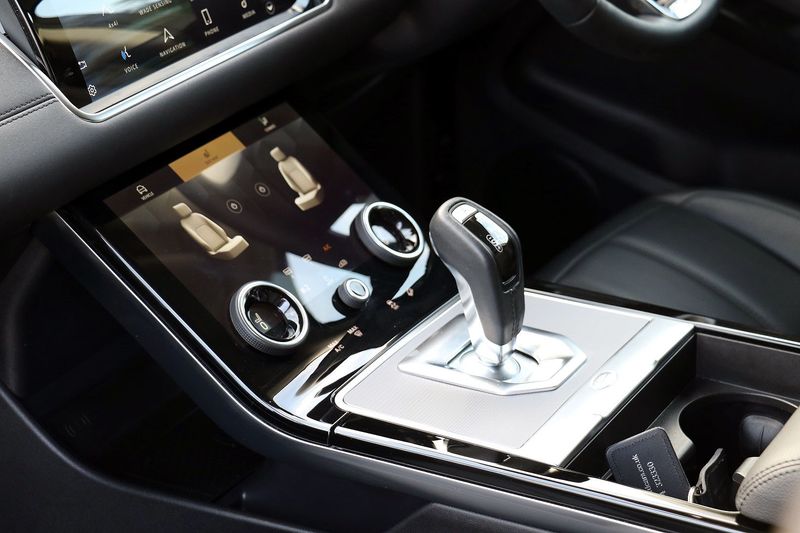 Range Rover Evoque 2.0 P200 MHEV SE Auto