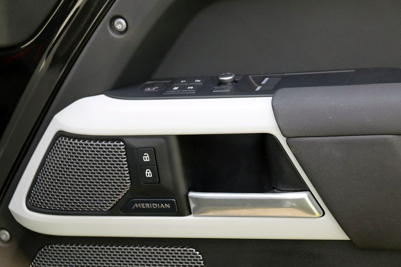 Landrover Defender 90 D250 SE