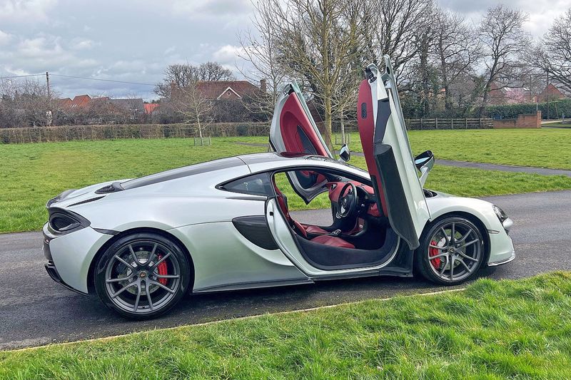 McLaren 570GT 3.8T SSG