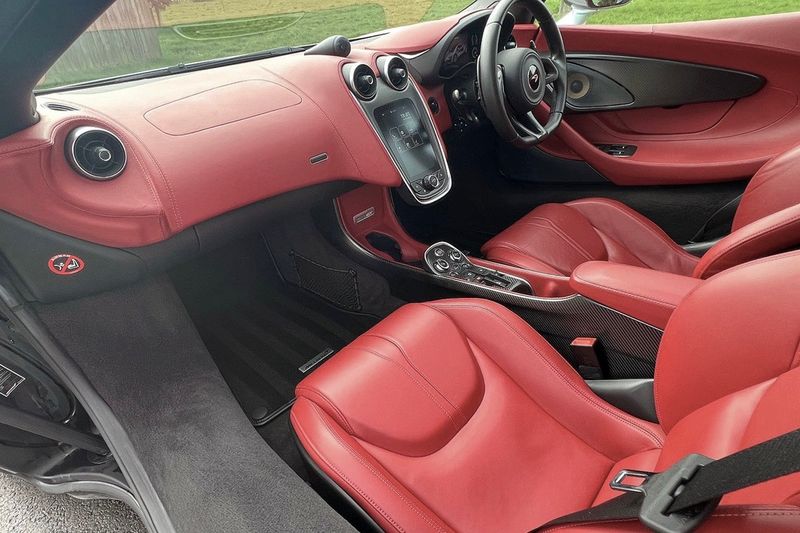 McLaren 570GT 3.8T SSG