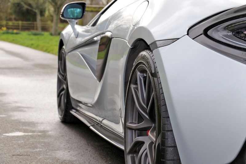 McLaren 570GT 3.8T SSG