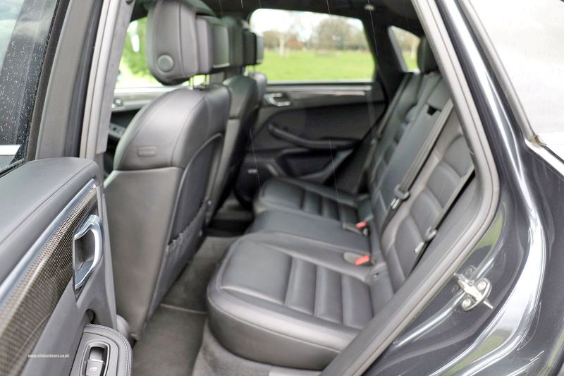 Porsche Macan Turbo Performance S