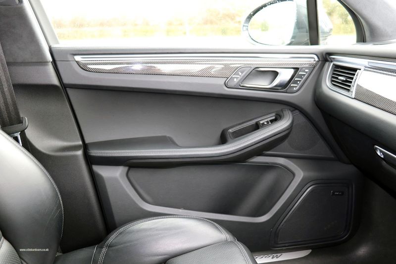 Porsche Macan Turbo Performance S