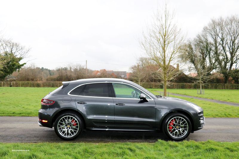 Porsche Macan Turbo Performance S