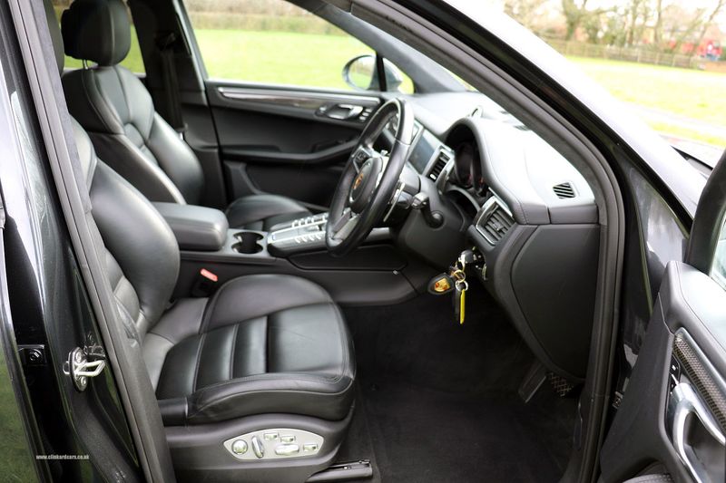 Porsche Macan Turbo Performance S