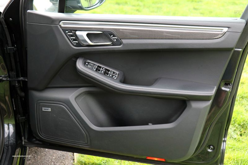 Porsche Macan Turbo Performance S