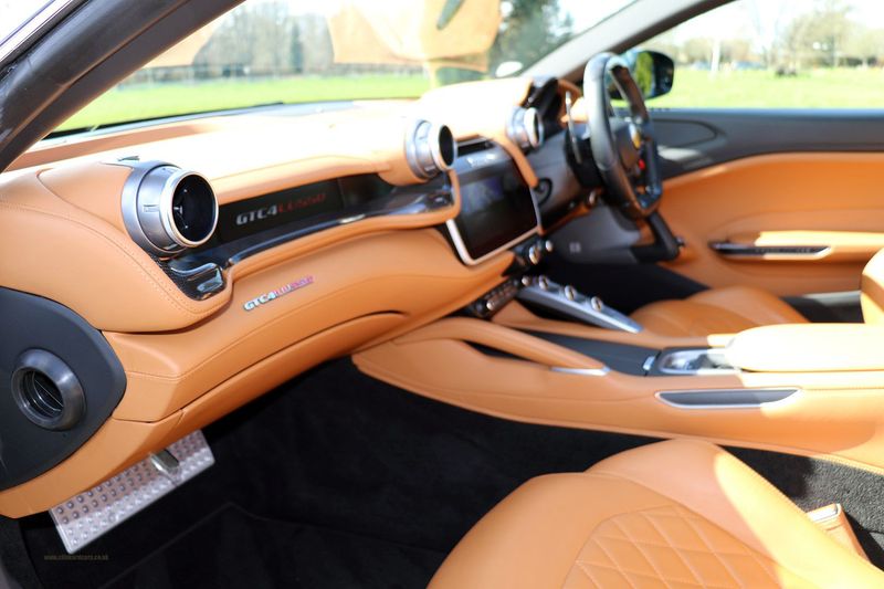 Ferrari GTC4 Lusso V12