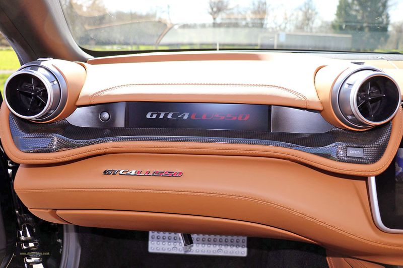 Ferrari GTC4 Lusso V12