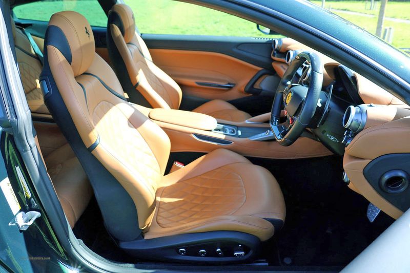 Ferrari GTC4 Lusso V12