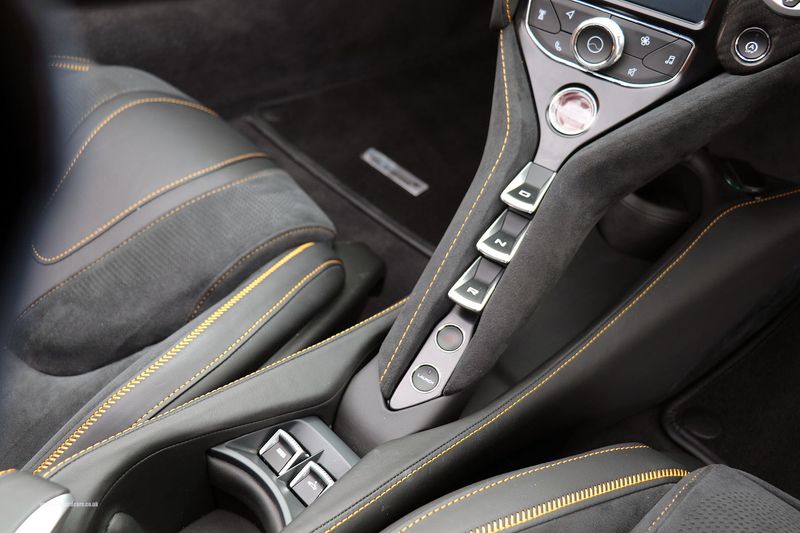 McLaren 720S Performance