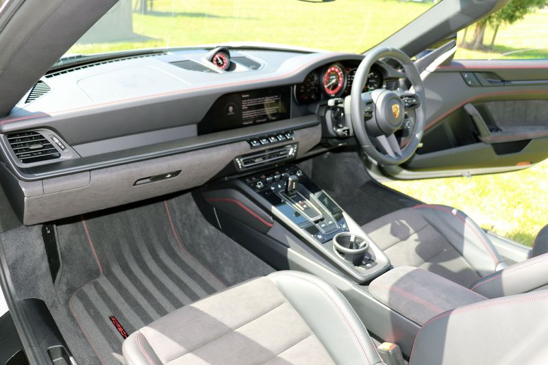 Porsche 992 Targa 4 GTS PDK