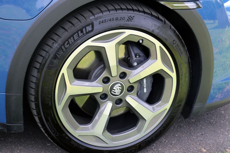 Porsche Taycan 4 Cross Turismo Vat Qualifying