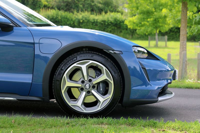 Porsche Taycan 4 Cross Turismo Vat Qualifying