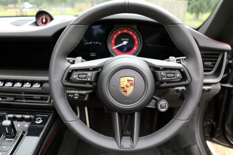 Porsche 992 4 GTS Convertible PDK