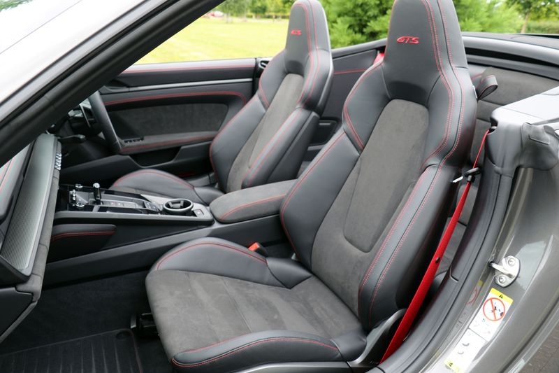 Porsche 992 4 GTS Convertible PDK