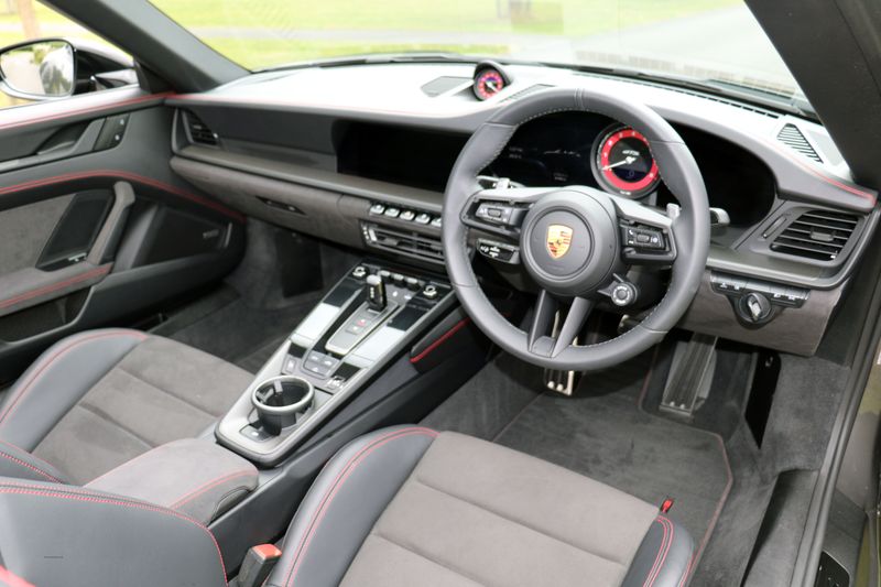 Porsche 992 4 GTS Convertible PDK