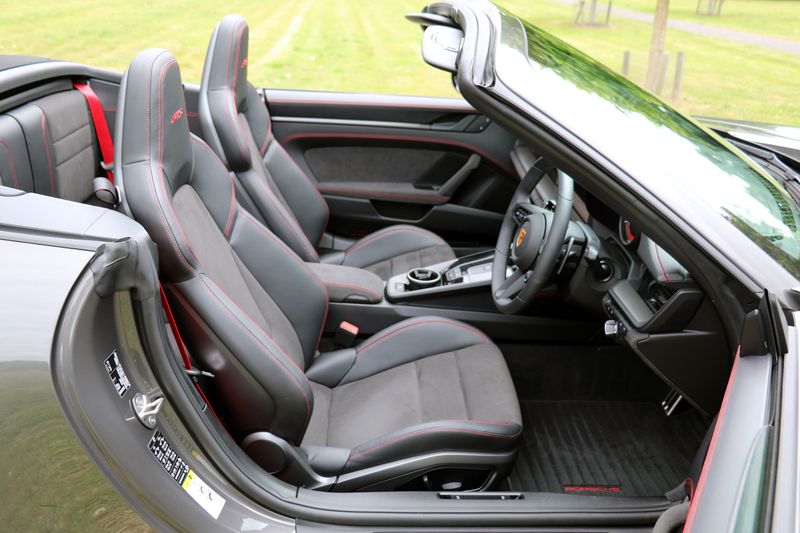 Porsche 992 4 GTS Convertible PDK