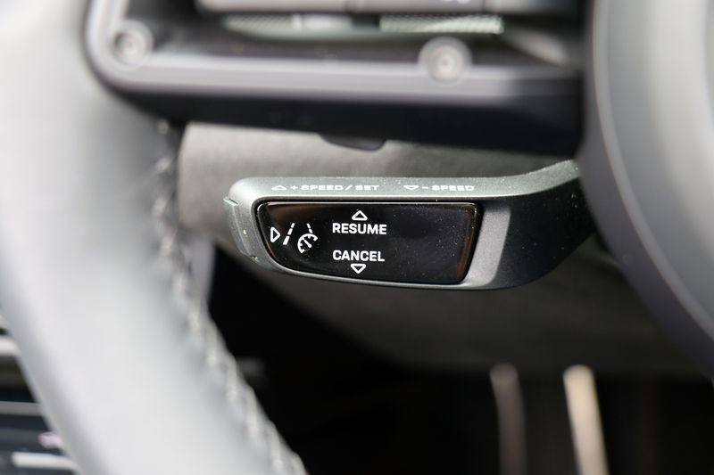 Porsche 992 4 GTS Convertible PDK