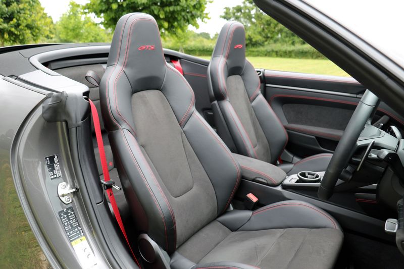 Porsche 992 4 GTS Convertible PDK