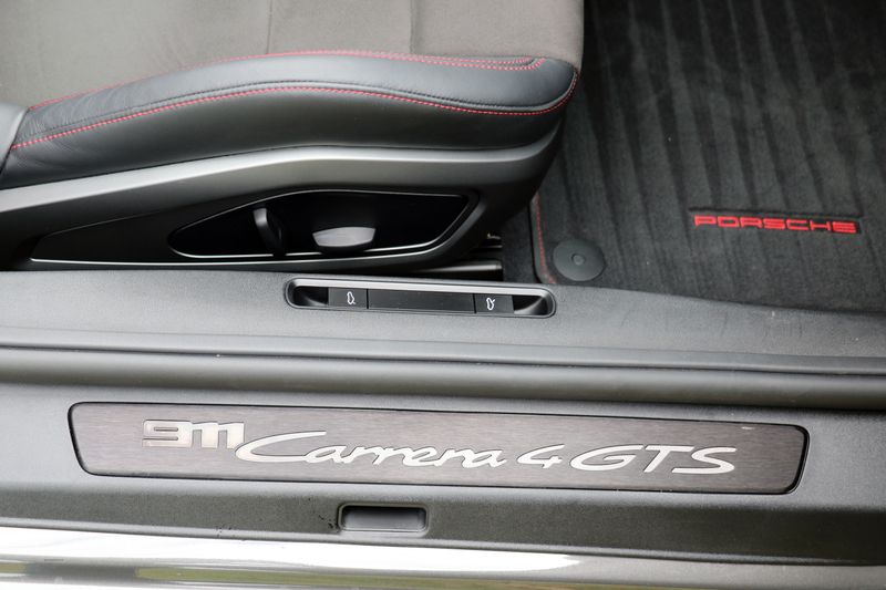 Porsche 992 4 GTS Convertible PDK