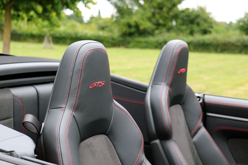 Porsche 992 4 GTS Convertible PDK