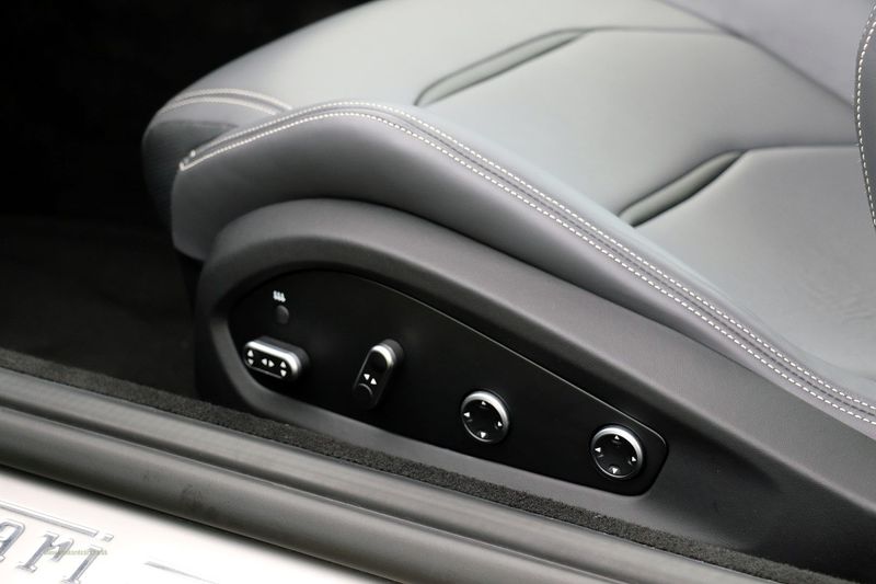 Ferrari GTC4 Lusso V8