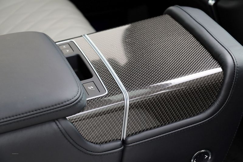 Range Rover SV Autobiography