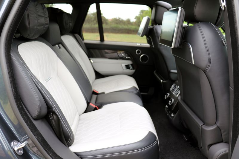 Range Rover SV Autobiography