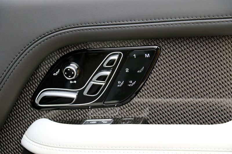 Range Rover SV Autobiography