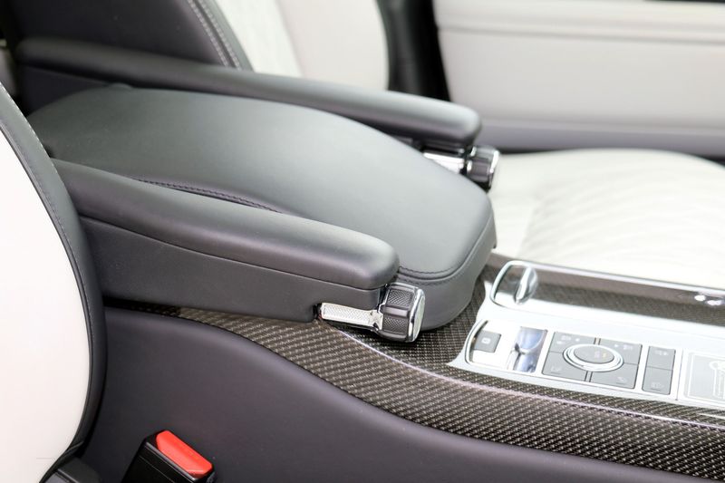 Range Rover SV Autobiography