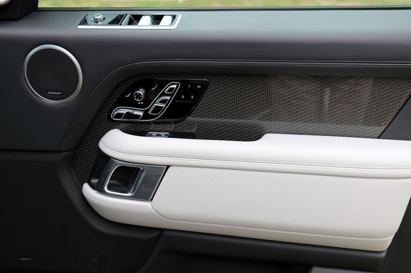 Range Rover SV Autobiography