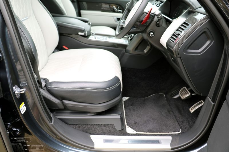 Range Rover SV Autobiography