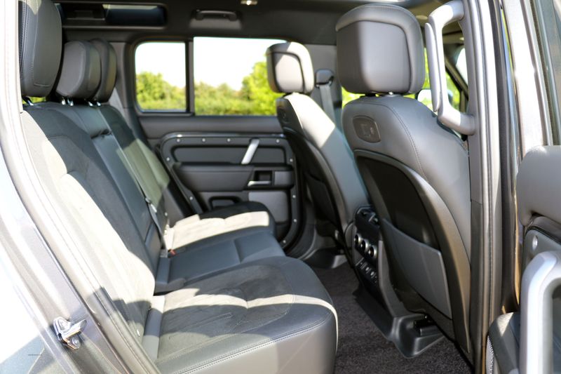 Landrover Defender 110 5.0 V8 Carpathian Edition with Urban Styling