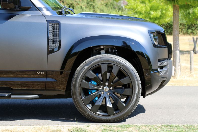 Landrover Defender 110 5.0 V8 Carpathian Edition with Urban Styling