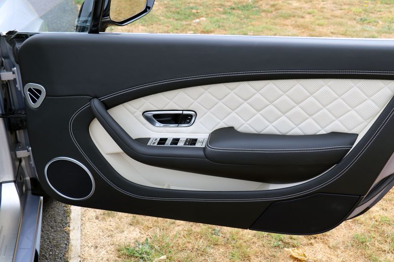 Bentley Continental GTC V8